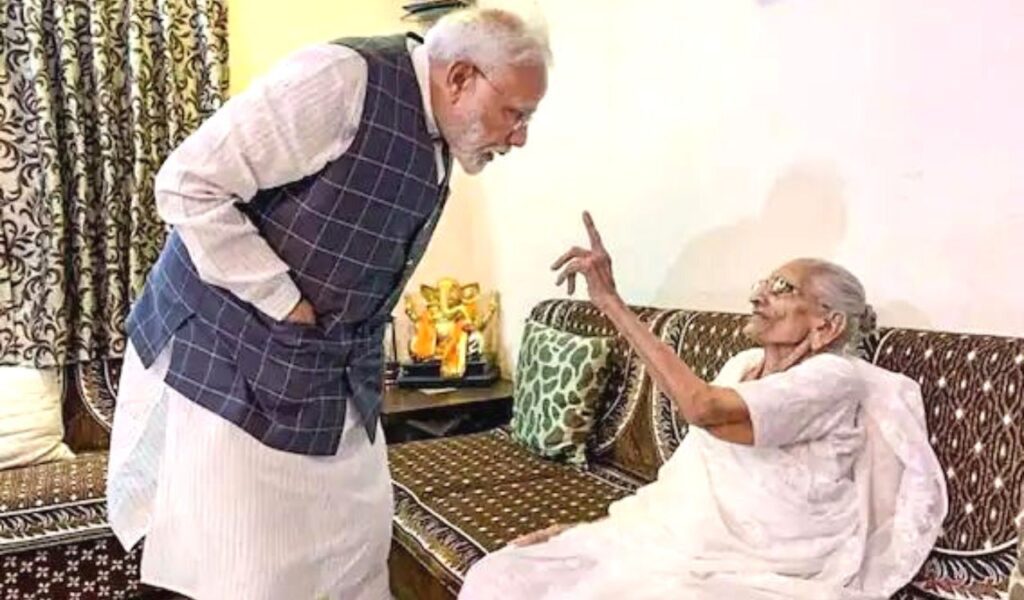 मोदी को कर्मयोगी बनाने वाली मां